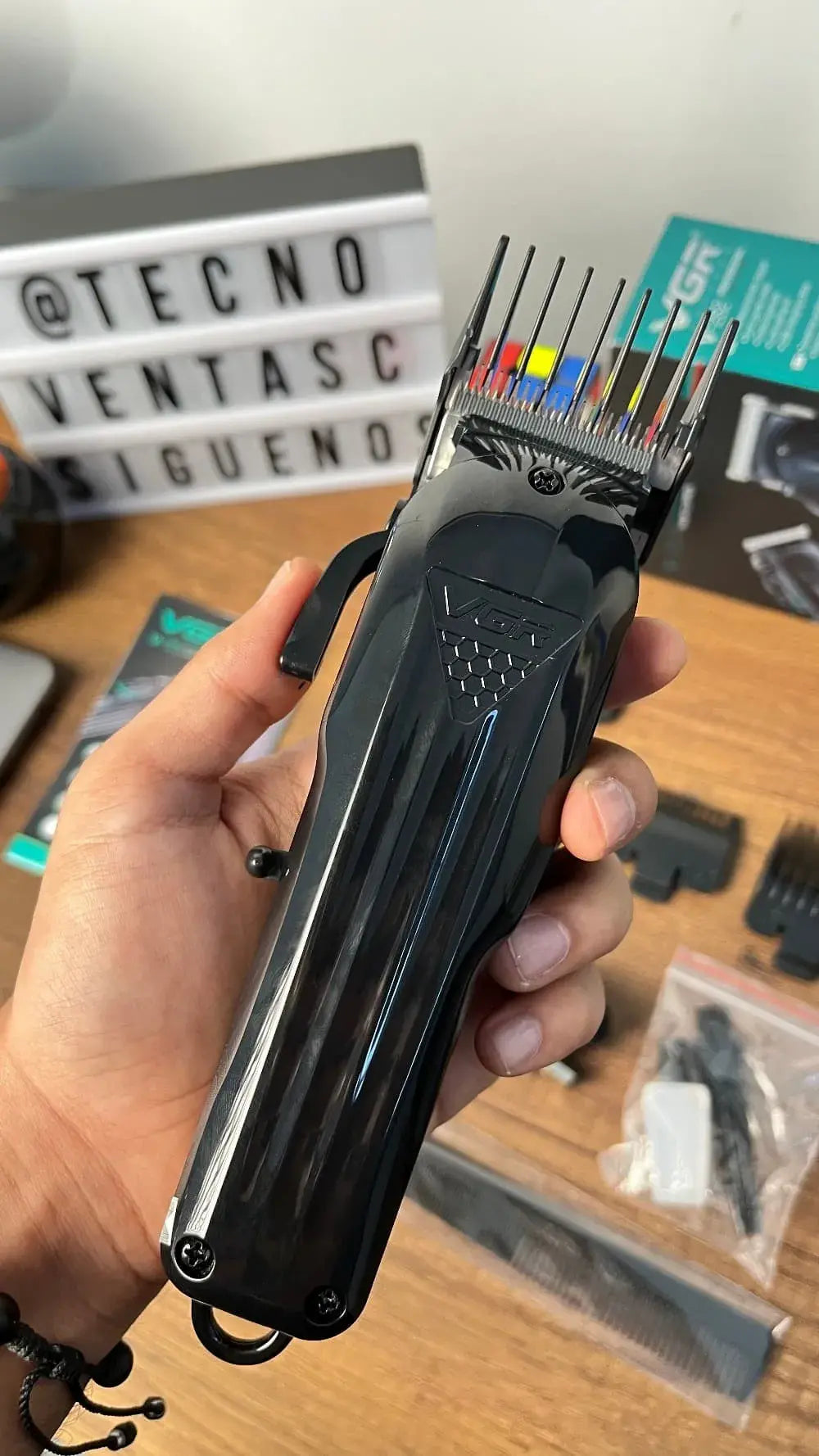 Máquina VGR Black  recortadora de cabello inalámbrica recargable - uso profesional o casero